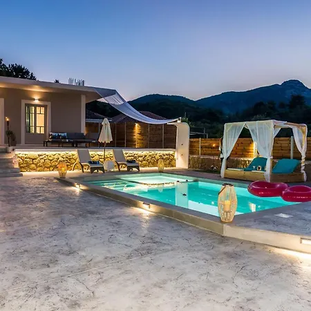 Anatoli Villa *